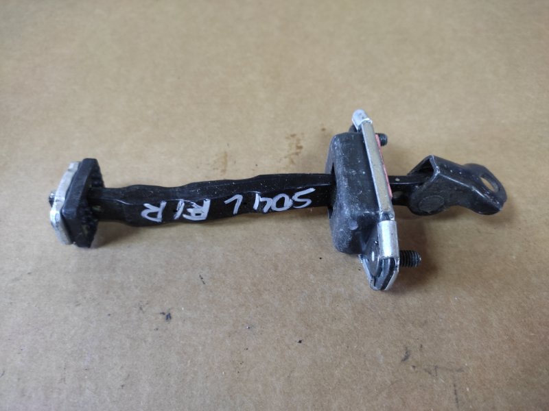 Запчасть ограничитель двери передний правый KIA SOUL PS 13-19 2015 PS 2.0 79390-B2000 Б/У Ограничитель двери передний правый KIA SOUL PS 13-19 2015 PS 2.0 79390-B2000 Б/У