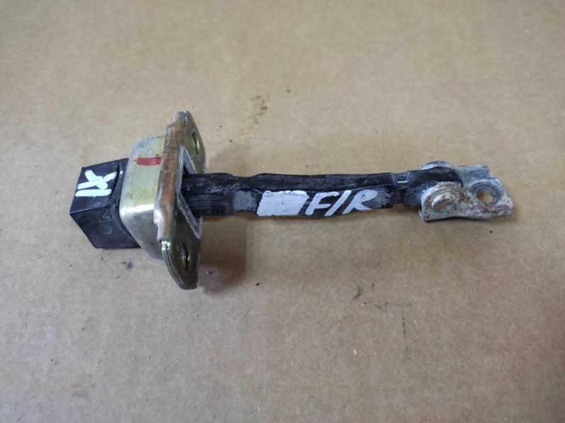 Ограничитель двери передний правый MITSUBISHI LANCER IX 9 03-07 2004 Седан 2.0 MR526777 Б/У