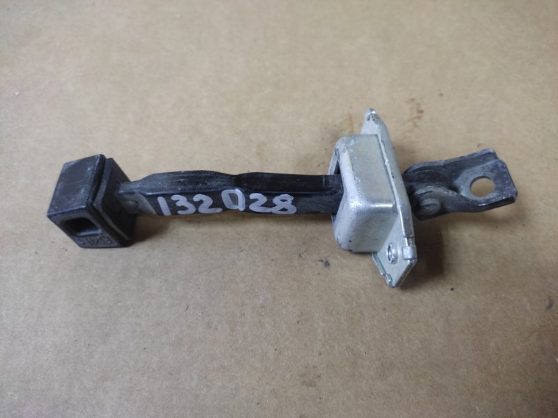 Ограничитель двери задний правый MITSUBISHI OUTLANDER XL 05-13 5732A029 Б/У