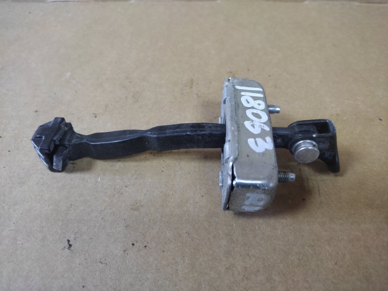 Ограничитель двери передний правый LEXUS IS250/350 05-13 68610-53030 Б/У