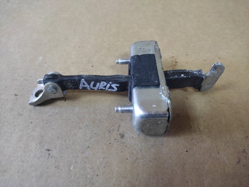 Ограничитель двери передний правый TOYOTA AURIS 06-12 Б/У