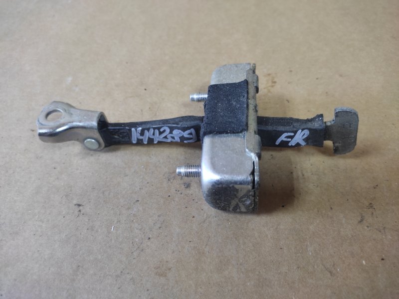 Ограничитель двери передний правый AURIS 06-12