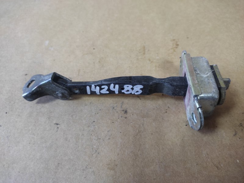 Ограничитель двери передний левый INFINITI QX56 / TITAN / ARMADA 04-16 80430-ZC30A Б/У