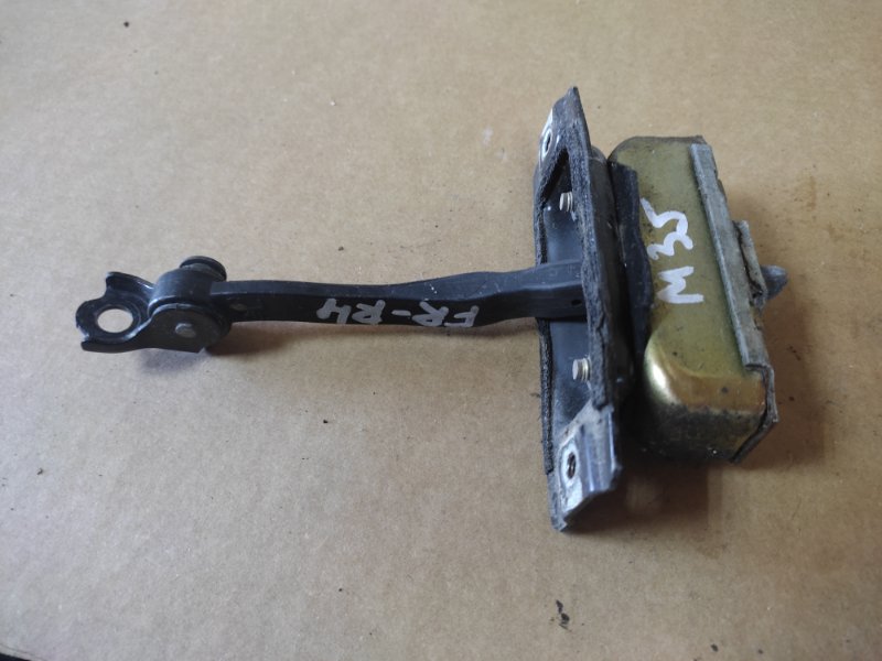 Ограничитель двери передний правый M35/M45 04-10 Ограничитель двери передний правый M35/M45 04-10