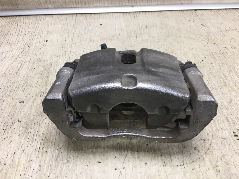 Суппорт тормозной передний правый 200 14-16 2015 UF 2.4 ED6