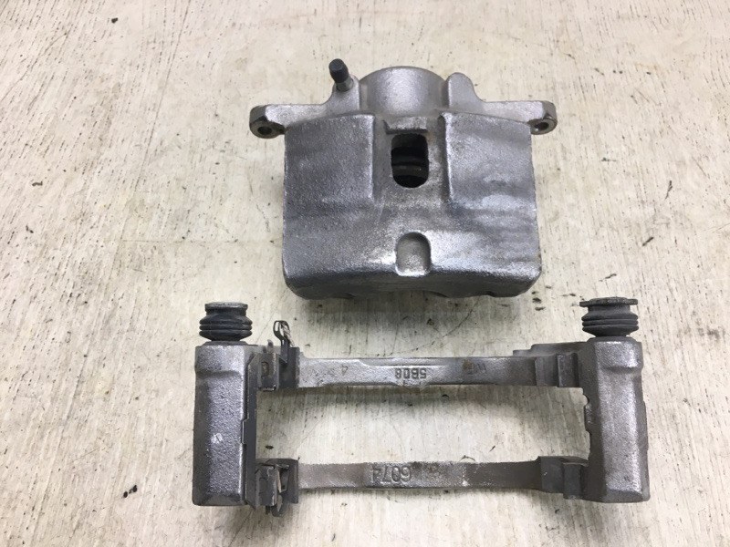 Суппорт тормозной передний правый 200 14-16 2015 UF 2.4 ED6