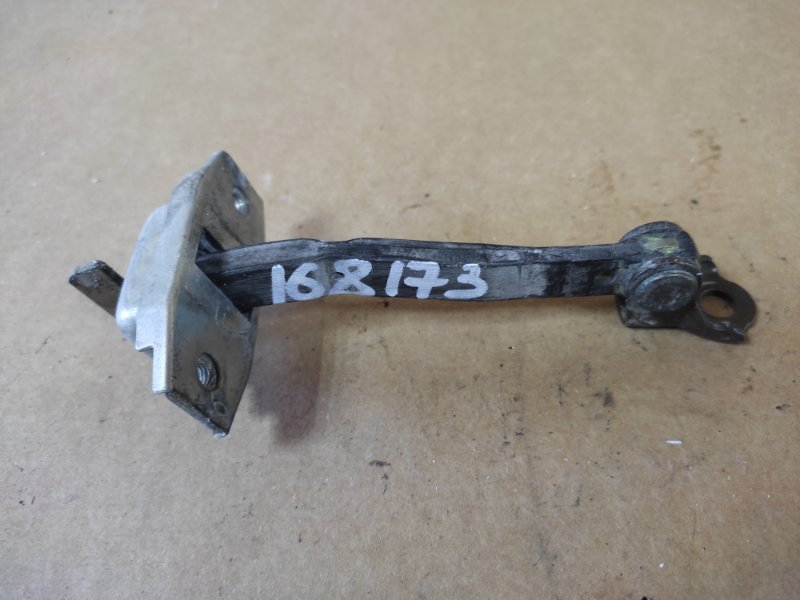 Ограничитель двери задний правый MATRIX 02-08 2002 ZZE132 1.8L 1ZZ-FE Ограничитель двери задний правый MATRIX 02-08 2002 ZZE132 1.8L 1ZZ-FE