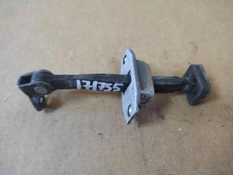 Ограничитель двери передний левый G35 03-07 Ограничитель двери передний левый G35 03-07