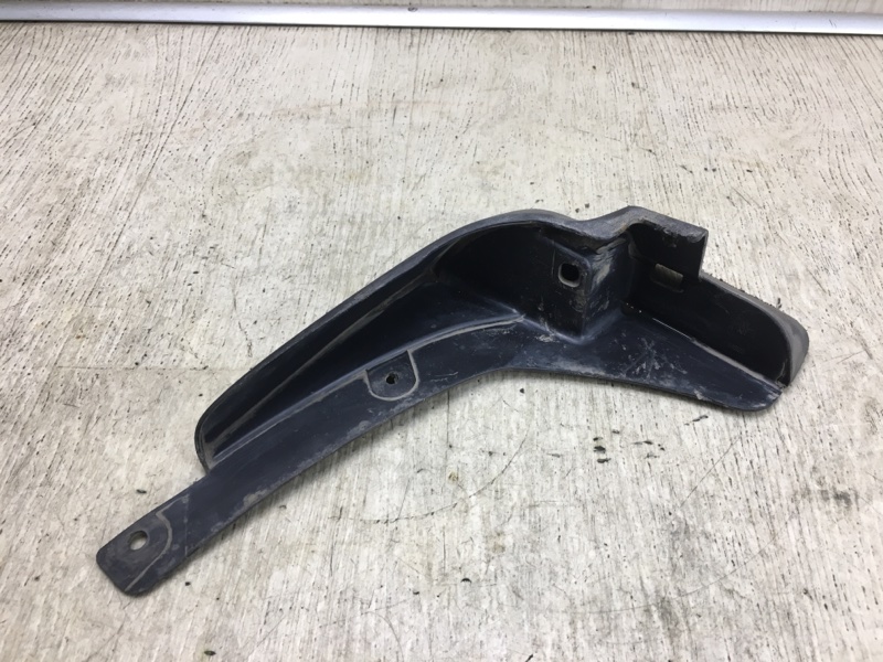 Брызговик передний правый NISSAN NV200 USA 13-