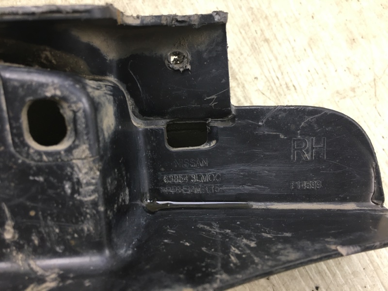 Брызговик передний правый NV200 USA 13-