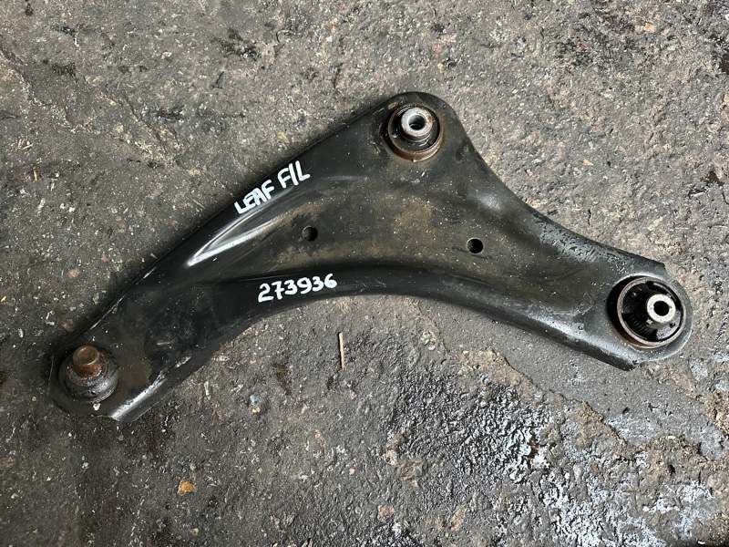 Рычаг передней подвески нижний левый NISSAN LEAF 10-17 Б/У