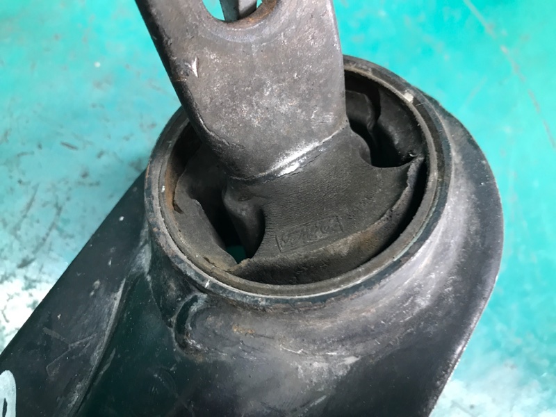 Рычаг задней подвески продольный правый 3 BL 09-13