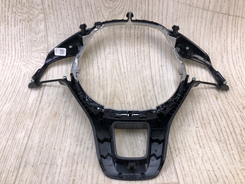 Накладка в салоне передняя PASSAT B8 14-