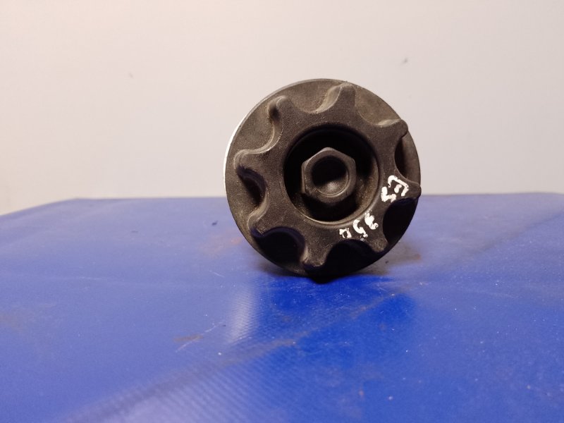 Болт крепления запасного колеса ES350 06-12