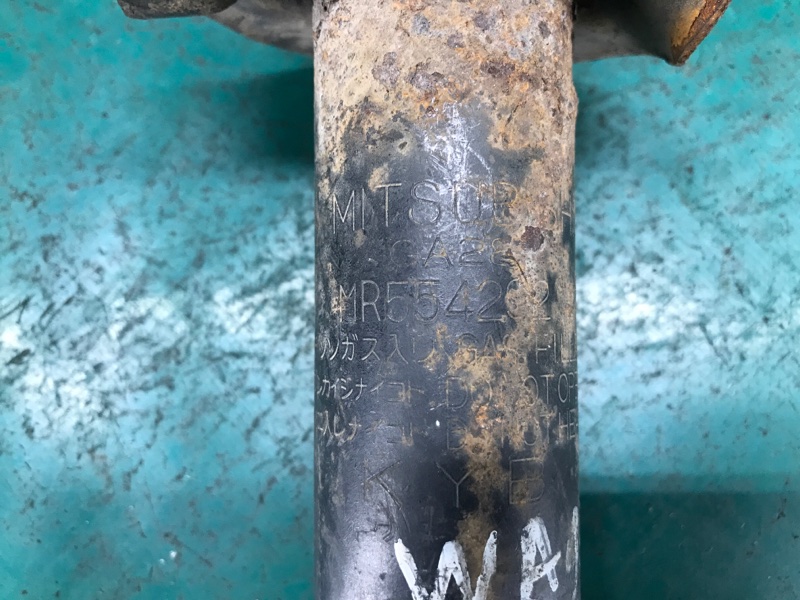 Амортизатор передний левый PAJERO 99-06