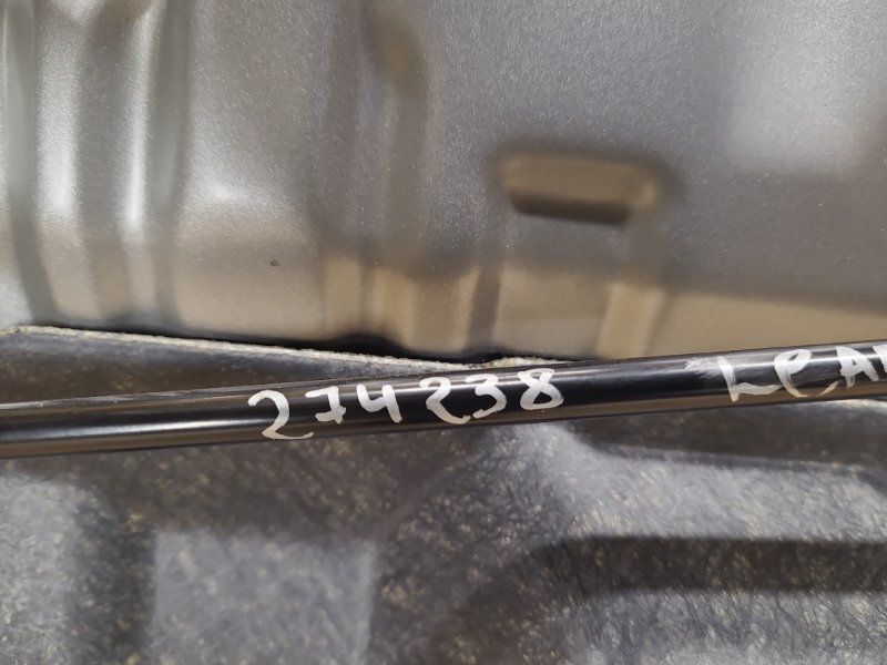 Упор капота LEAF 18-