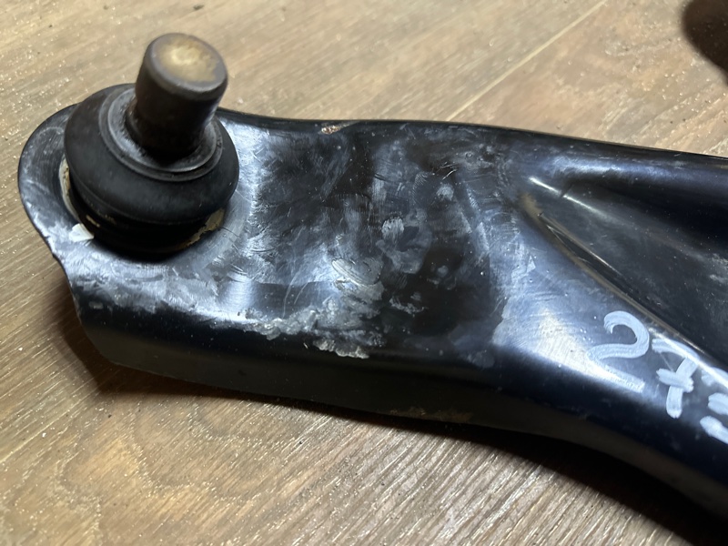 Рычаг передней подвески нижний левый NISSAN LEAF 10-17