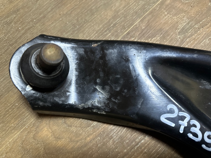 Рычаг передней подвески нижний левый LEAF 10-17