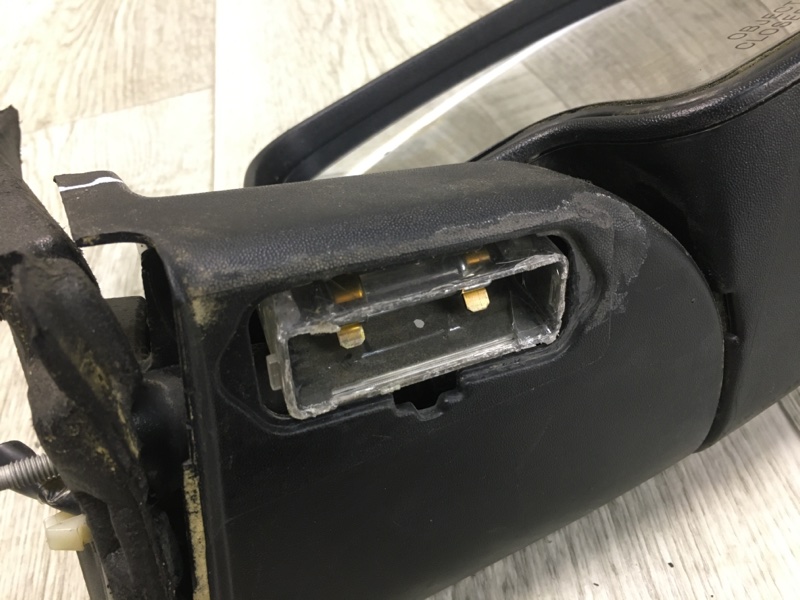 Зеркало правое ESCALADE 01-06 Зеркало правое ESCALADE 01-06