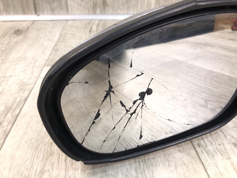 Зеркало левое 300 04-10