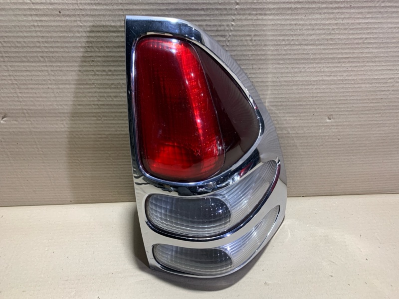 Фонарь наружный правый LAND CRUISER PRADO 120 02-09