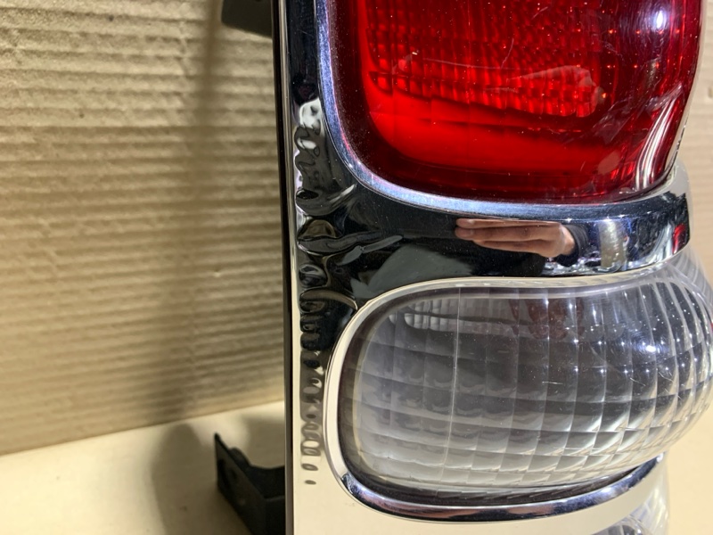 Фонарь наружный правый LAND CRUISER PRADO 120 02-09