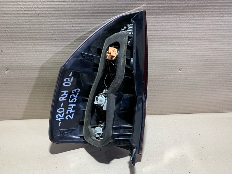 Фонарь наружный правый LAND CRUISER PRADO 120 02-09