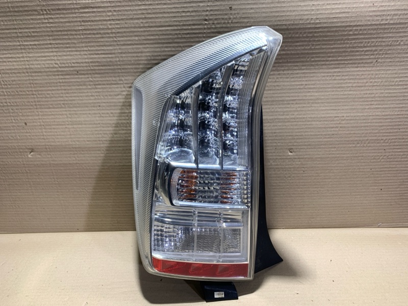 Запчасть фонарь наружный левый TOYOTA PRIUS - 30 09-17 81561-47122 Б/У Фонарь наружный левый TOYOTA PRIUS - 30 09-17 81561-47122 Б/У