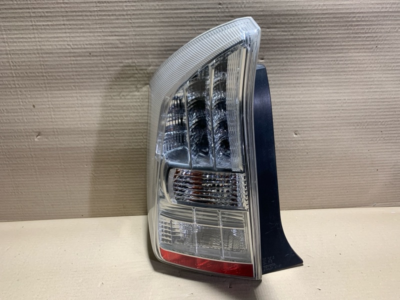 Запчасть фонарь наружный левый TOYOTA PRIUS - 30 09-17 81561-47122 Б/У Фонарь наружный левый TOYOTA PRIUS - 30 09-17 81561-47122 Б/У