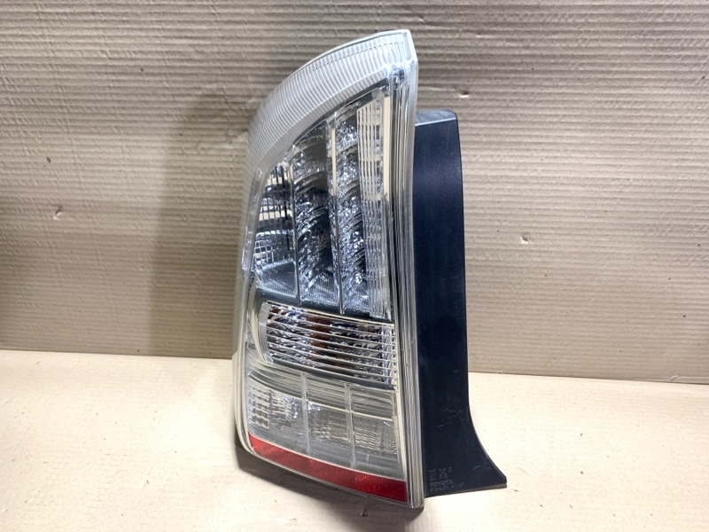 Фонарь наружный левый TOYOTA PRIUS - 30 09-17 Фонарь наружный левый TOYOTA PRIUS - 30 09-17