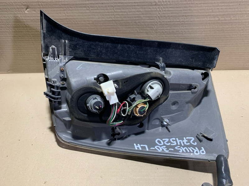 Фонарь наружный левый PRIUS - 30 09-17 Фонарь наружный левый PRIUS - 30 09-17