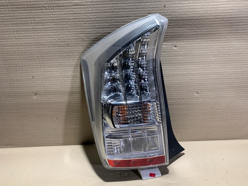 Запчасть фонарь наружный левый TOYOTA PRIUS - 30 09-17 81561-47122 Б/У Фонарь наружный левый TOYOTA PRIUS - 30 09-17 81561-47122 Б/У