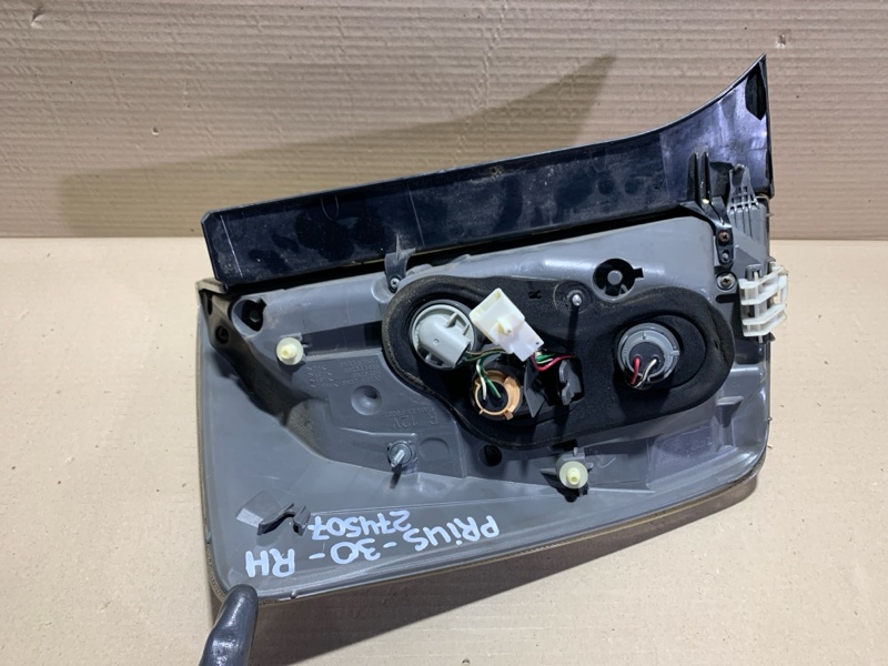 Фонарь наружный правый PRIUS - 30 09-17