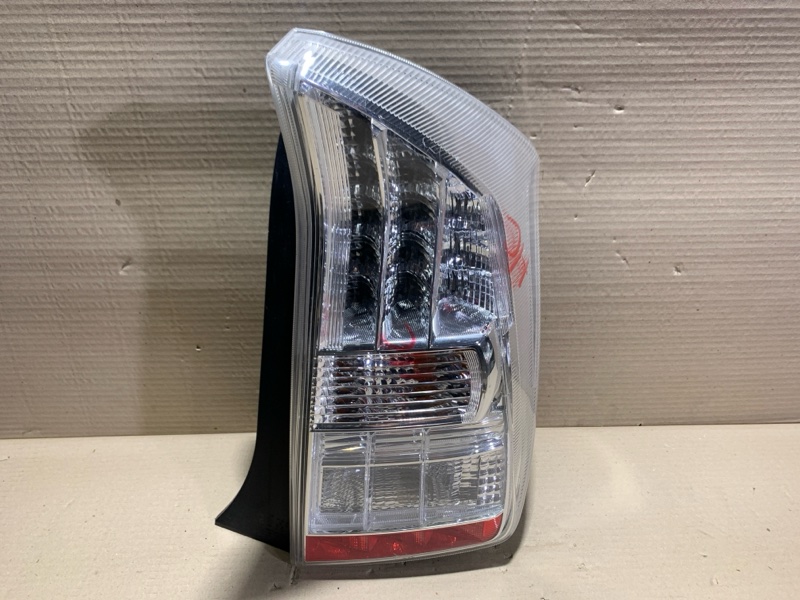 Запчасть фонарь наружный правый TOYOTA PRIUS - 30 09-17 81551-47120 Б/У Фонарь наружный правый TOYOTA PRIUS - 30 09-17 81551-47120 Б/У