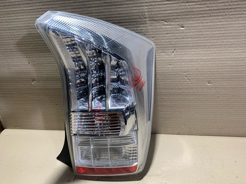 Фонарь наружный правый TOYOTA PRIUS - 30 09-17 Фонарь наружный правый TOYOTA PRIUS - 30 09-17