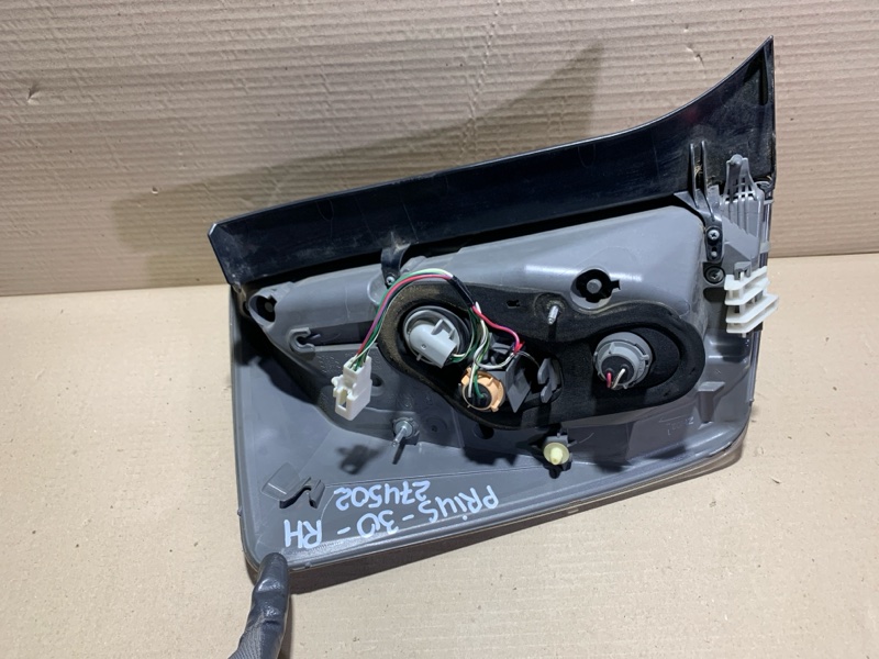 Фонарь наружный правый PRIUS - 30 09-17 Фонарь наружный правый PRIUS - 30 09-17