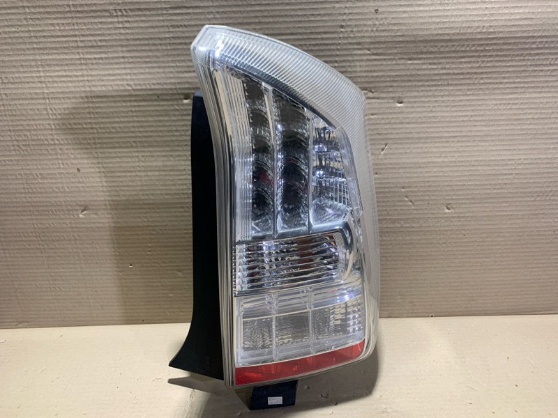 Запчасть фонарь наружный правый TOYOTA PRIUS - 30 09-17 81551-47120 Б/У Фонарь наружный правый TOYOTA PRIUS - 30 09-17 81551-47120 Б/У