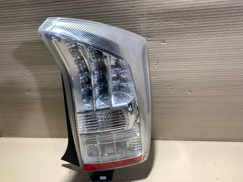 Фонарь наружный правый TOYOTA PRIUS - 30 09-17 Фонарь наружный правый TOYOTA PRIUS - 30 09-17