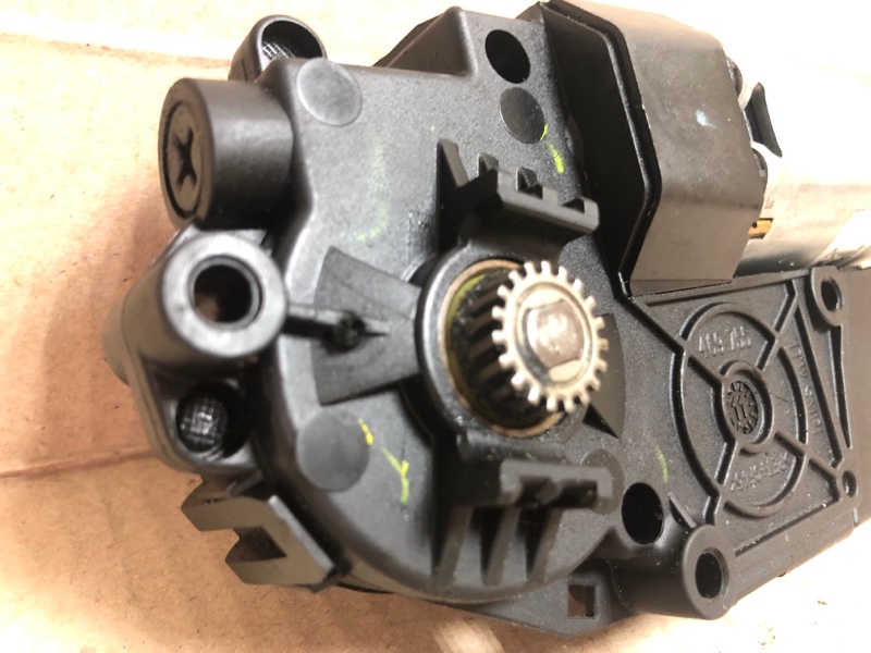 Моторчик люка SRX 09-16 2012 3.6 LFX