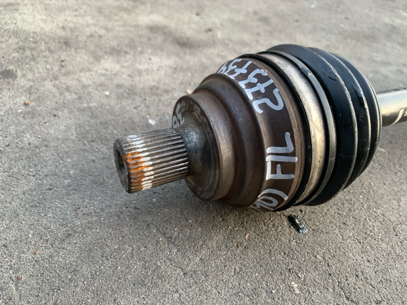 Привод передний левый PASSAT B7 11-15 2012 CBTA 2.5L Привод передний левый PASSAT B7 11-15 2012 CBTA 2.5L