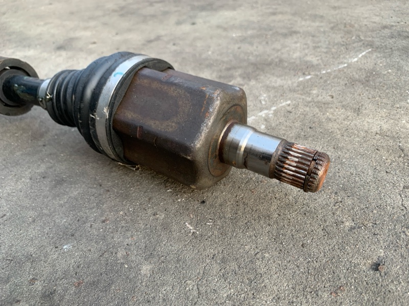 Привод передний левый PASSAT B7 11-15 2012 CBTA 2.5L Привод передний левый PASSAT B7 11-15 2012 CBTA 2.5L