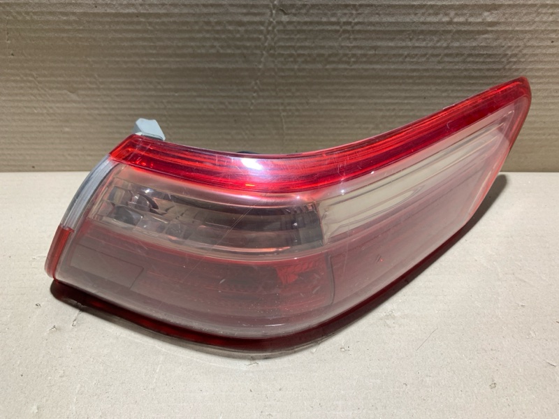 Фонарь наружный правый CAMRY 40 06-11