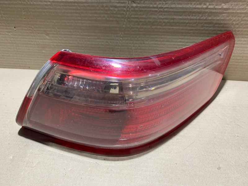 Фонарь наружный правый CAMRY 40 06-11