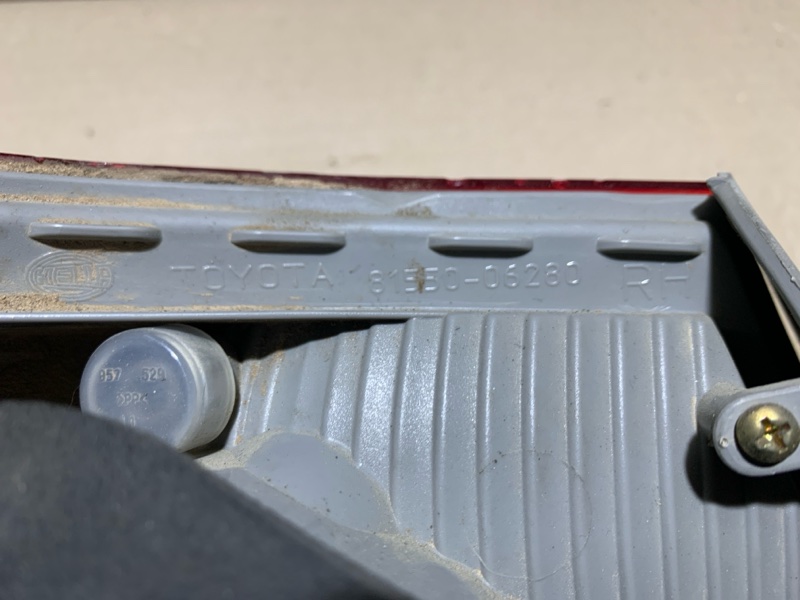 Фонарь наружный правый CAMRY 40 06-11