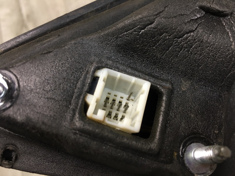 Зеркало правое 300 04-10