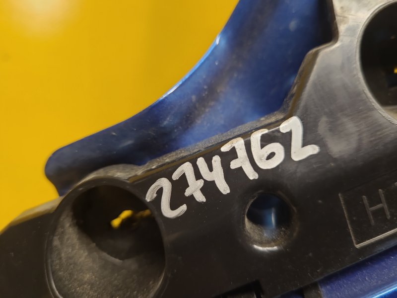 Кронштейн переднего бампера (на крыле) левый LEAF 18-