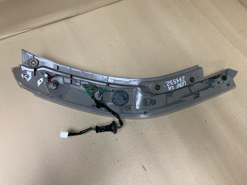 Фонарь наружный задний левый LEAF 10-17