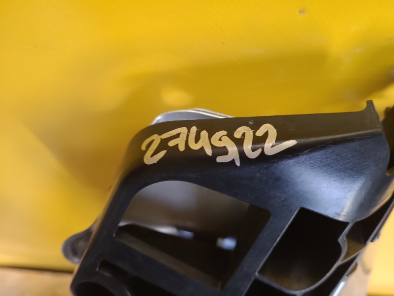 Кронштейн переднего бампера (на крыле) левый PRIUS 16-