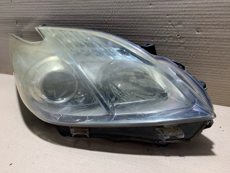 Фара правая TOYOTA PRIUS - 30 09-17 Фара правая TOYOTA PRIUS - 30 09-17