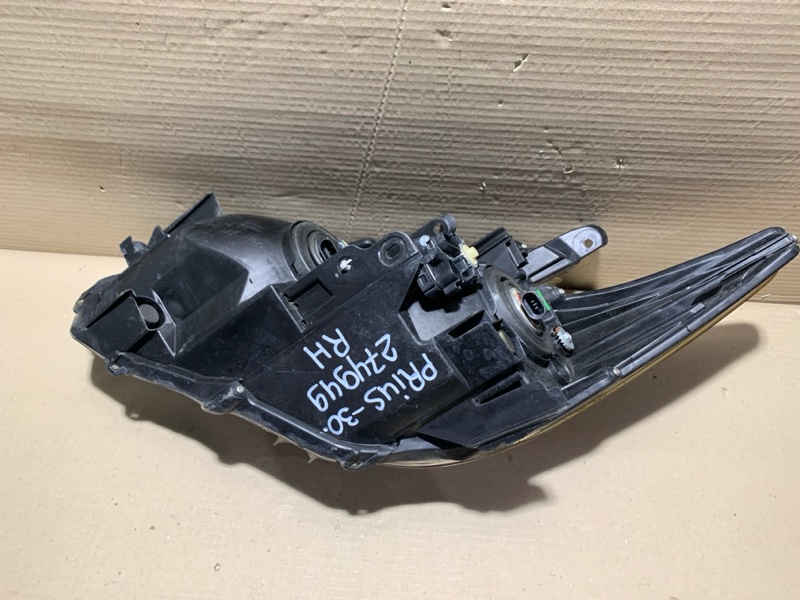 Фара правая PRIUS - 30 09-17 Фара правая PRIUS - 30 09-17